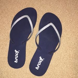 new navy reef flip flops w/ silver glitter straps!